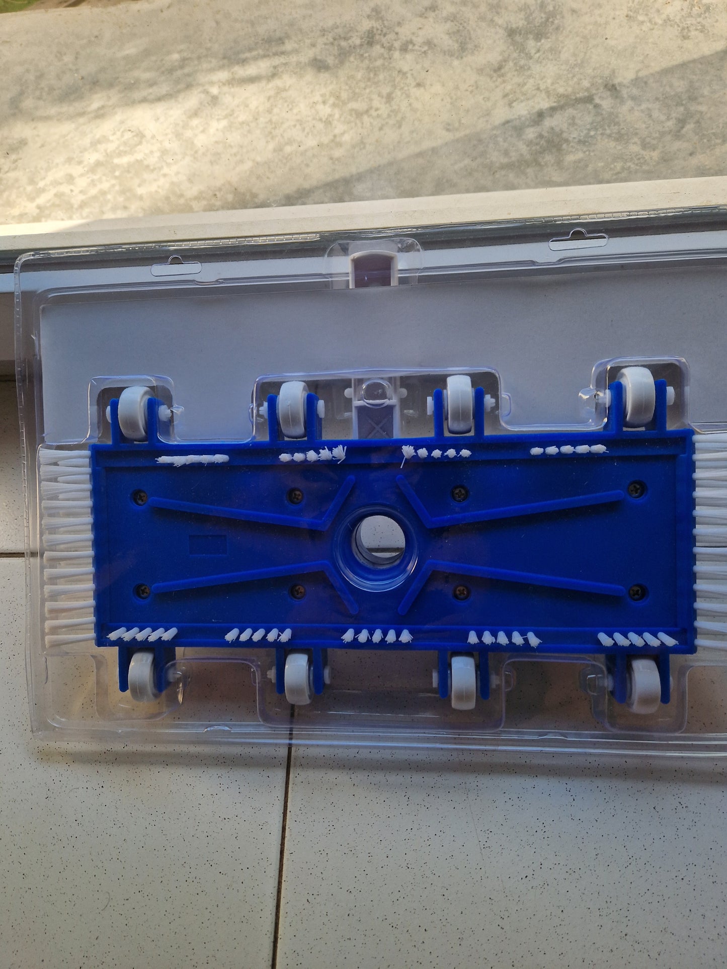 PROMO : TETE DE BALAI PISCINE 8 ROUES + EPUISETTE DE FOND
